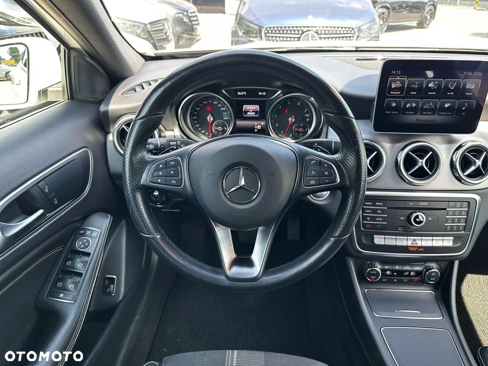 Mercedes-Benz GLA - 10