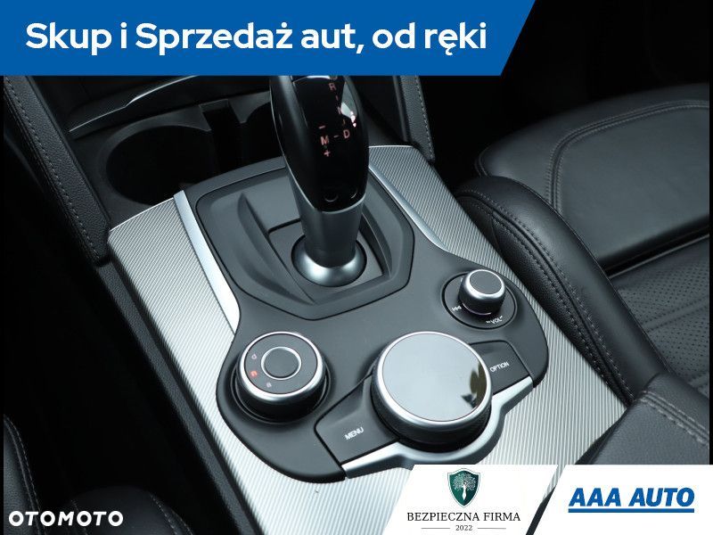 Alfa Romeo Stelvio - 14