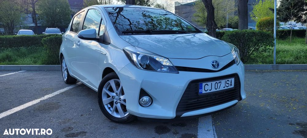 Toyota Yaris 1.5 VVT-i HSD Terra - 1
