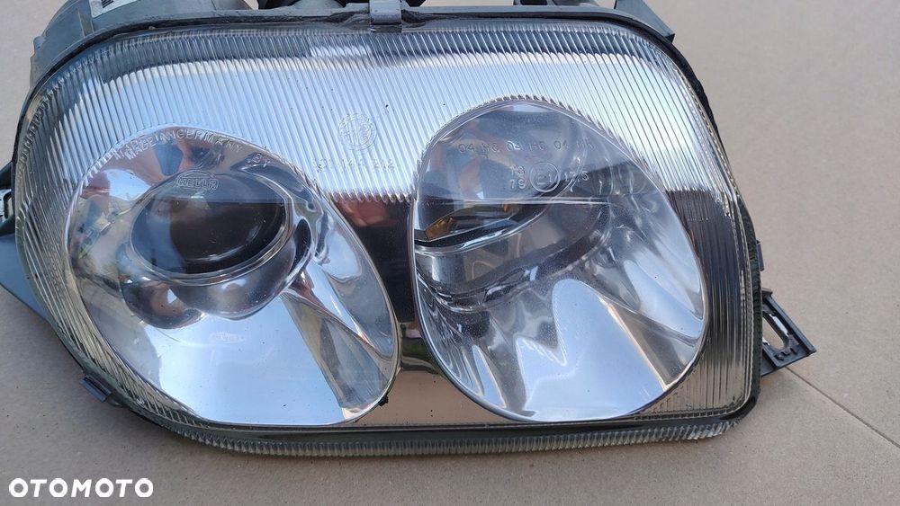 Alfa Romeo GTV Spider lampa prawa.Reflektor. - 2