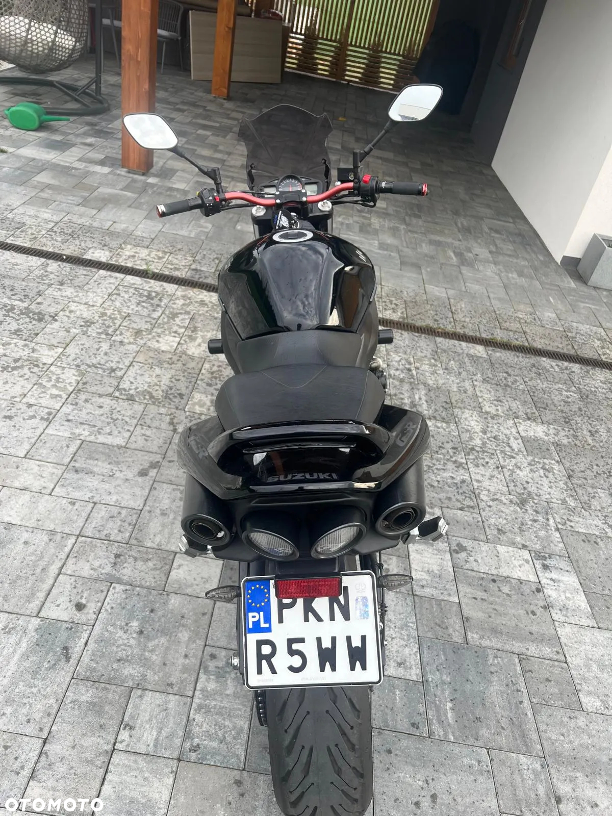 Suzuki GSR - 4
