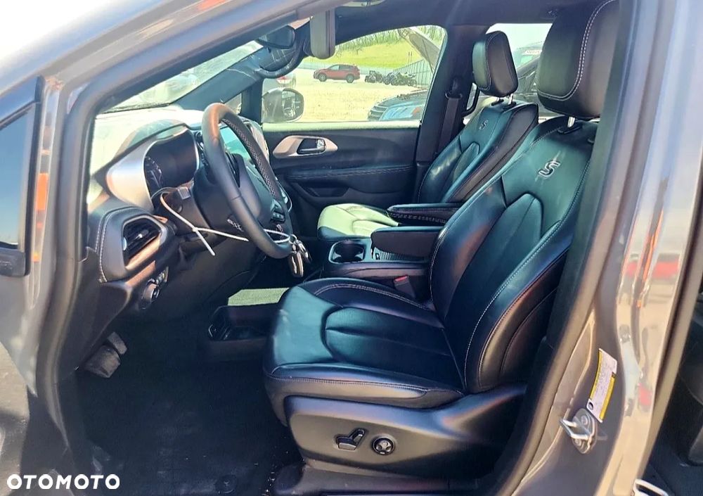 Chrysler Pacifica - 7
