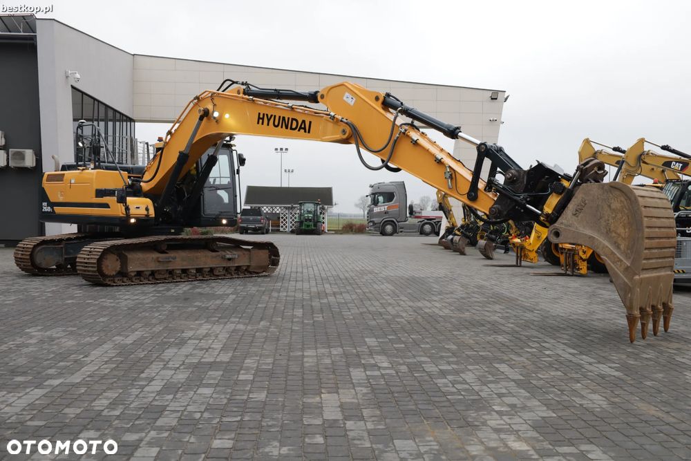 Hyundai HX260L - 32