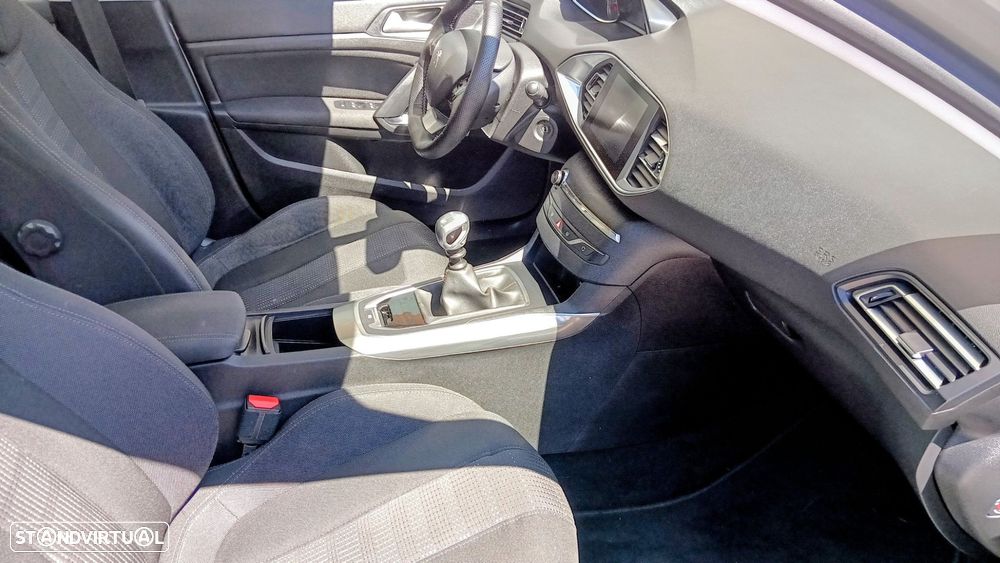 Peugeot 308 1.6 BlueHDi Allure J18 - 17