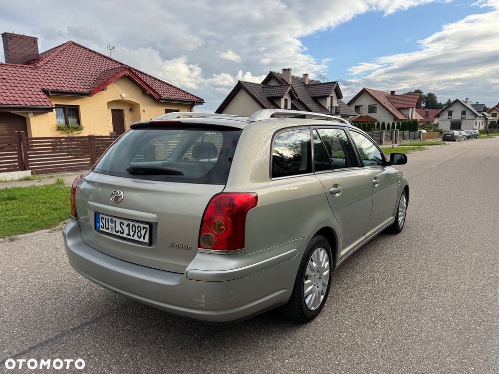Toyota Avensis - 20