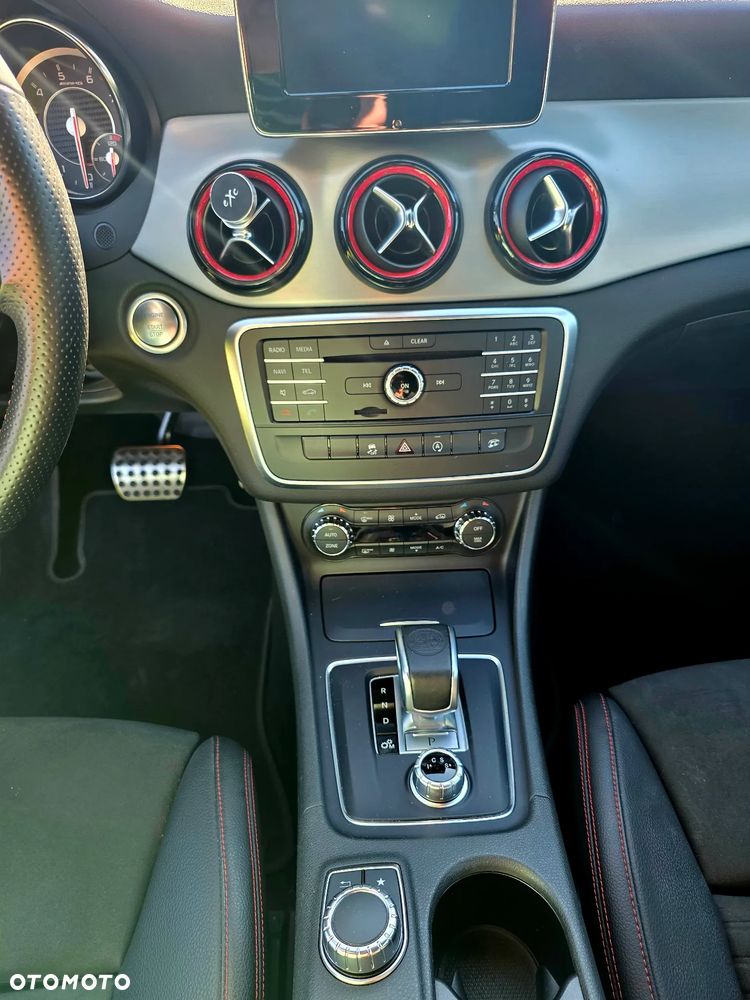 Mercedes-Benz GLA AMG 45 4-Matic - 13