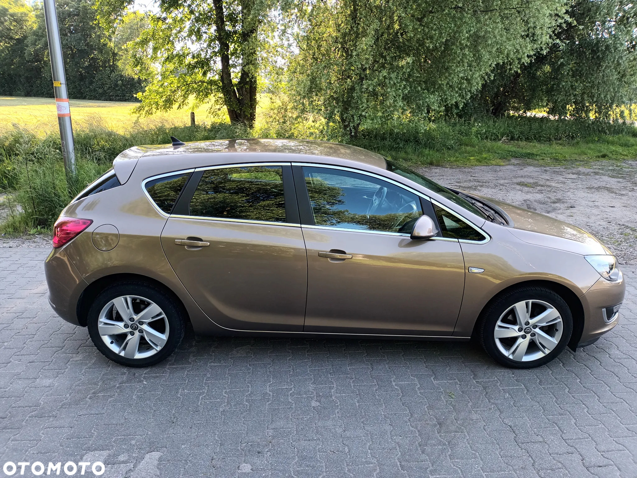 Opel Astra IV 1.4 T Cosmo - 12