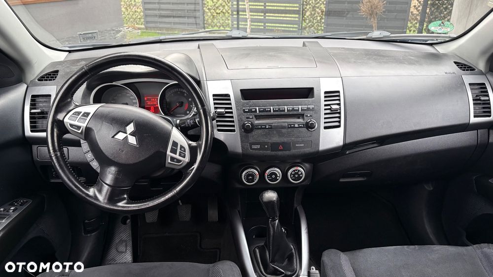 Mitsubishi Outlander 2.4 Intense - 16