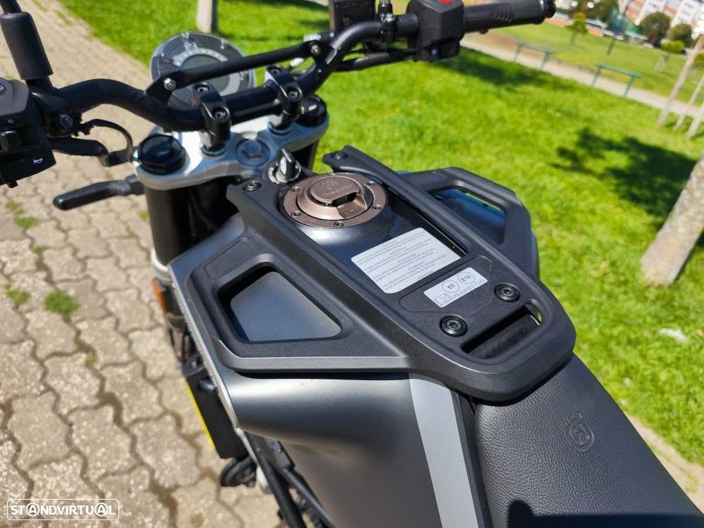 Husqvarna Svartpilen 125 - 8