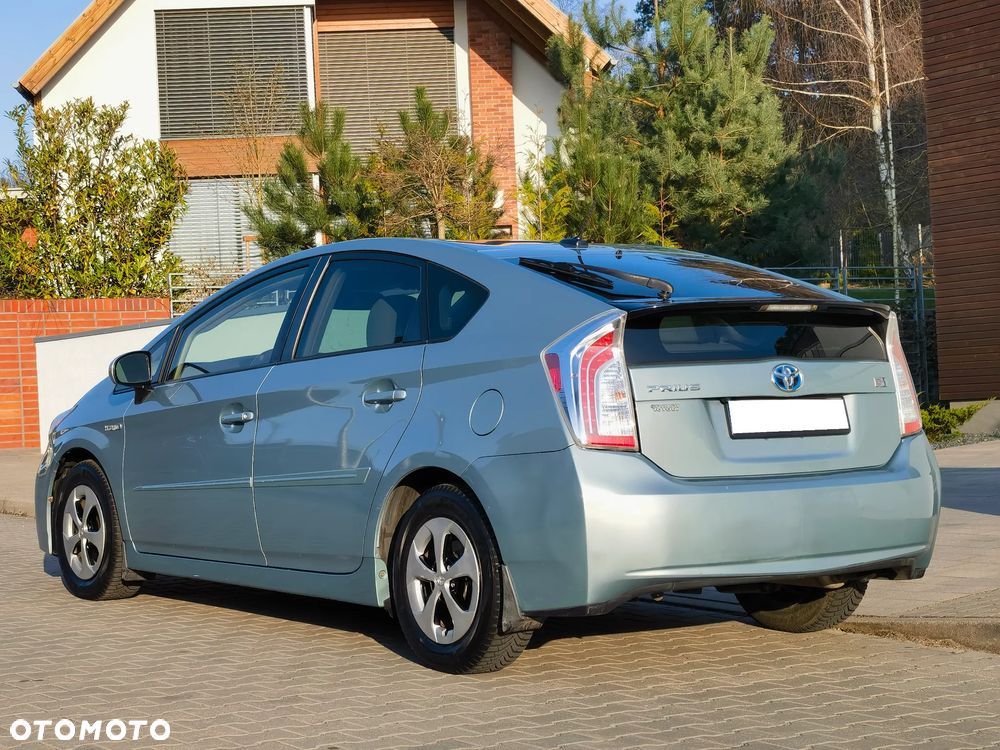 Toyota Prius (Hybrid) Comfort - 4