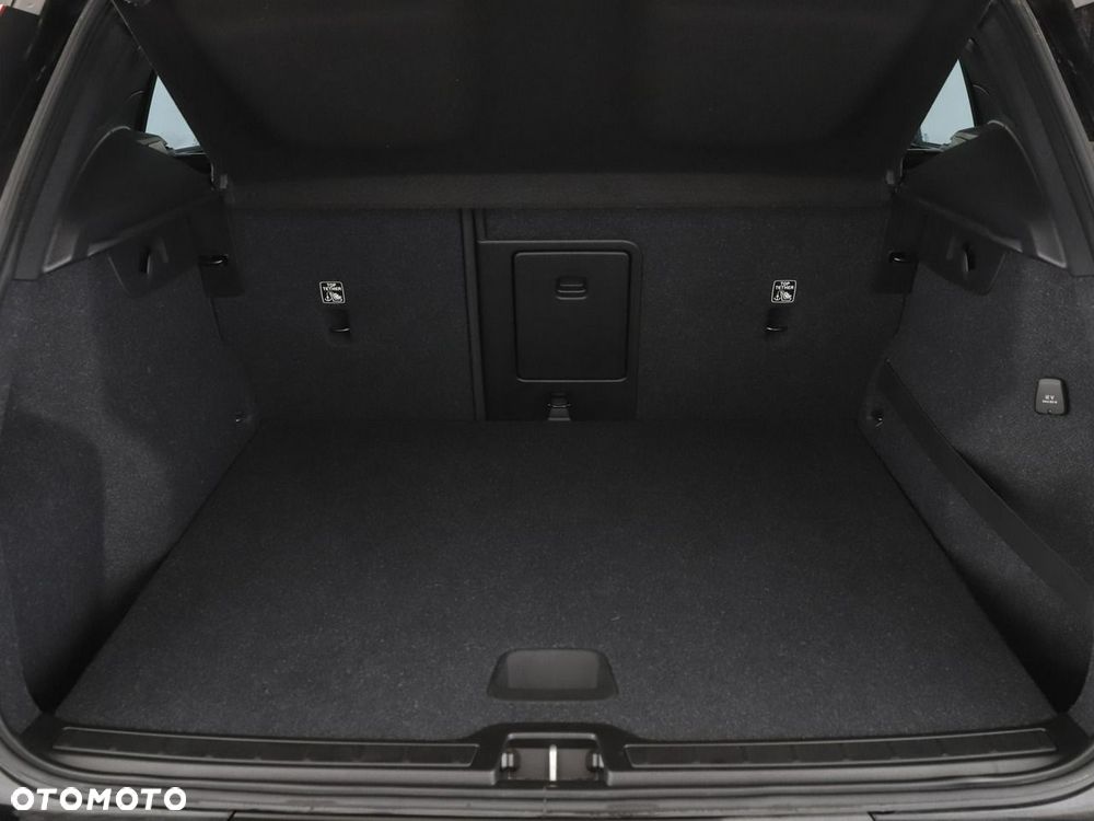 Volvo XC 40 D4 SCR AWD Momentum - 21