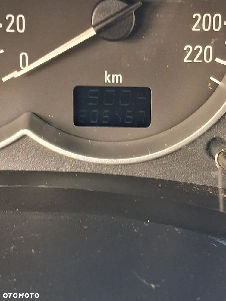 Opel Corsa 1.4 16V Enjoy - 10