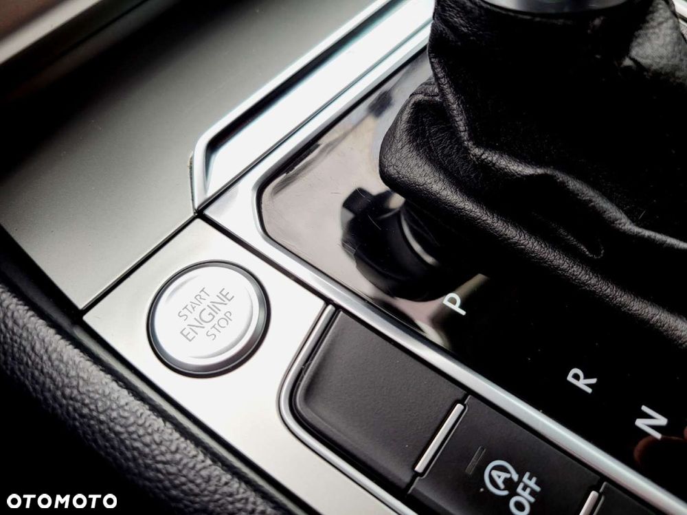 Volkswagen Passat - 12