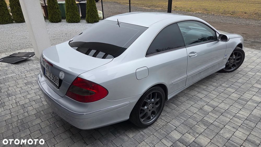 Mercedes-Benz CLK - 24