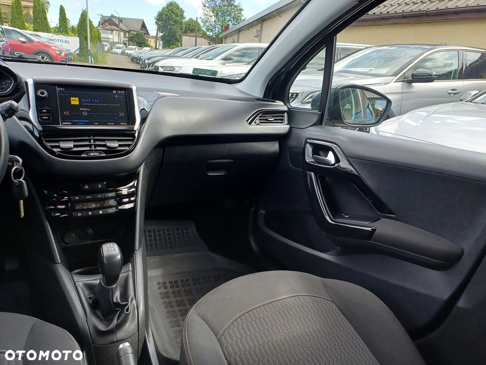 Peugeot 208 PureTech 82 Stop & Start Signature - 21