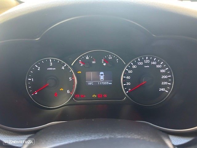 Kia Carens 1.7 CRDi ISG TX - 14