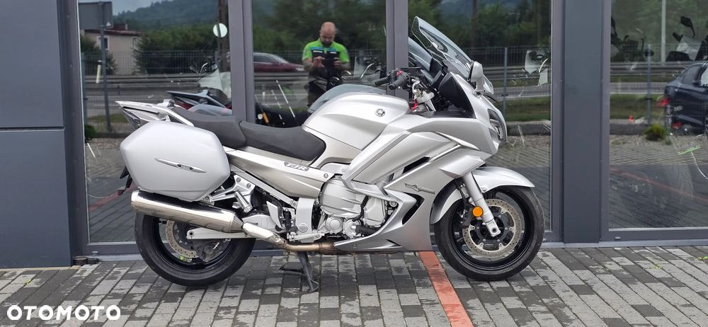 Yamaha FJR - 2