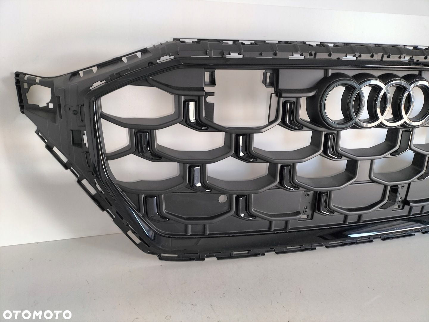 Atrapa kratka grill AUDI Q8 SQ8 S-LINE LIFT 23- BLACK - 2