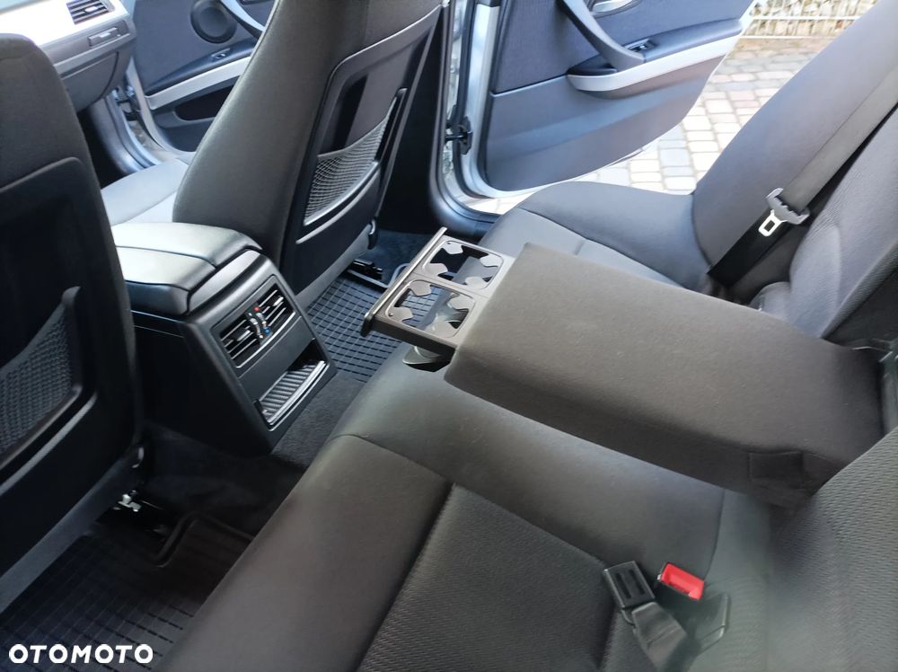 BMW Seria 3 320d DPF Efficient Dynamics Edition - 27