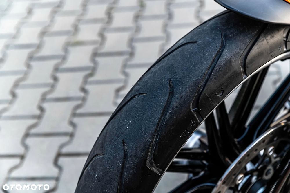 Harley-Davidson Softail Breakout - 21