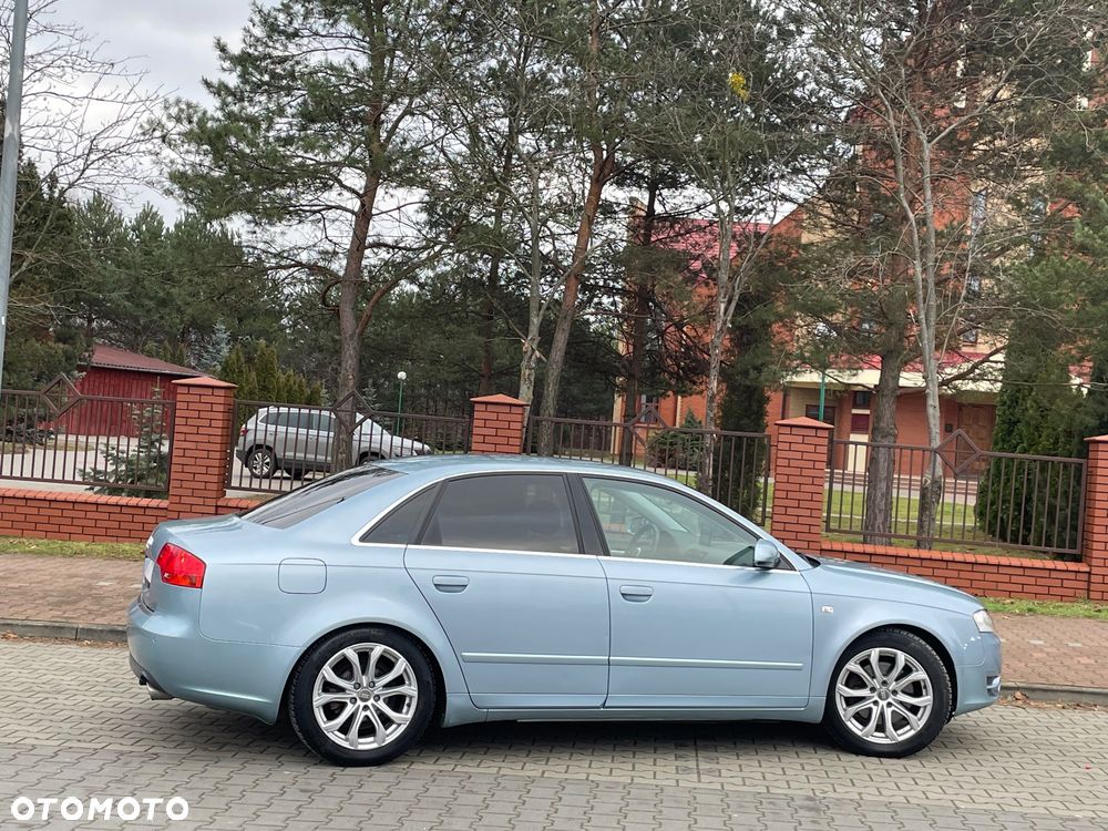 Audi A4 Limousine - 13