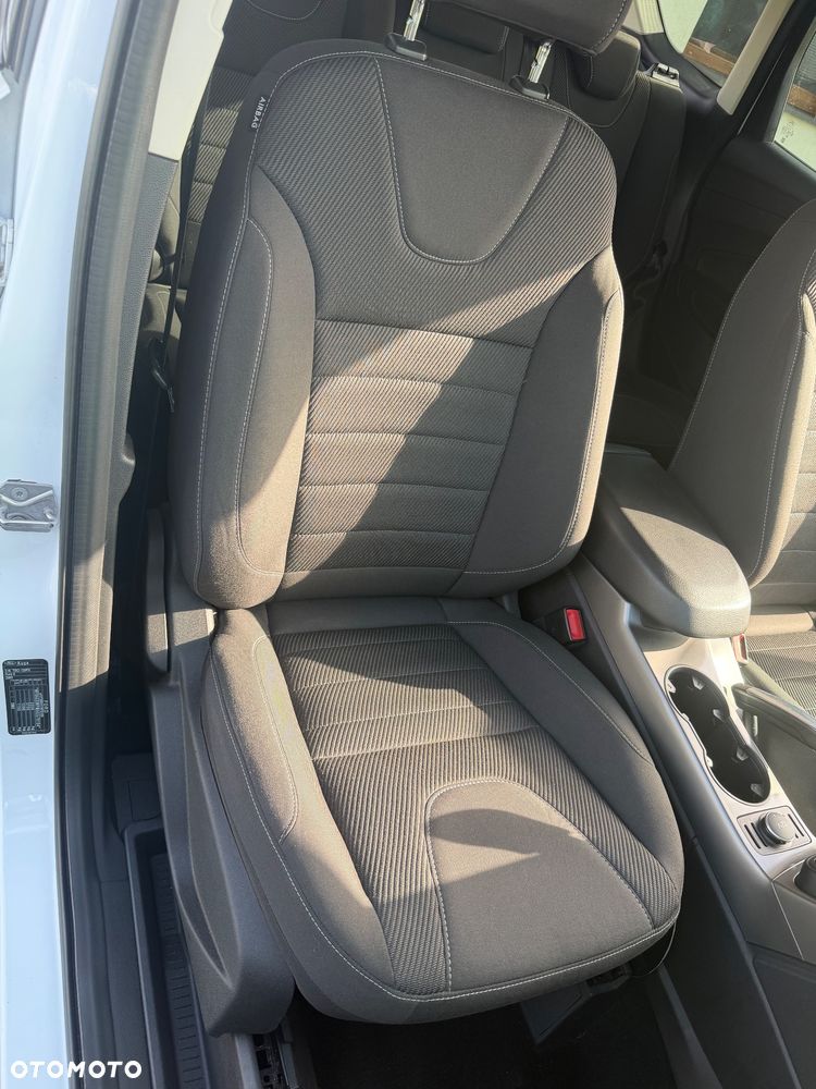 Ford Kuga - 28