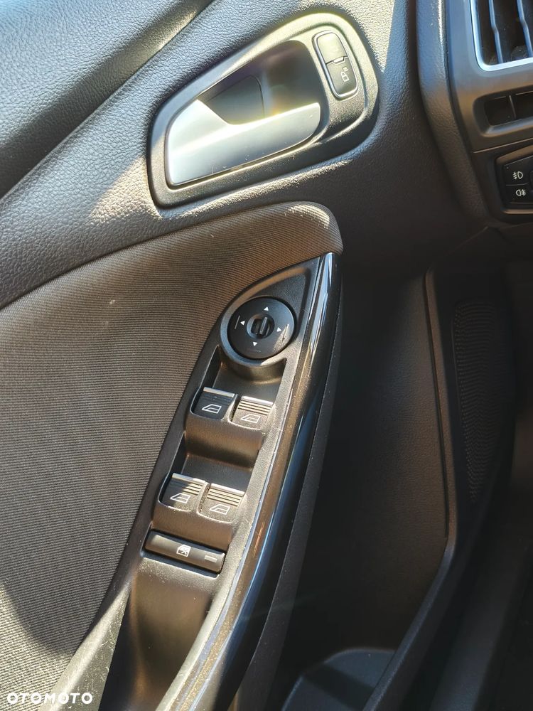 Ford Focus 1.0 EcoBoost Gold X (Trend) - 11
