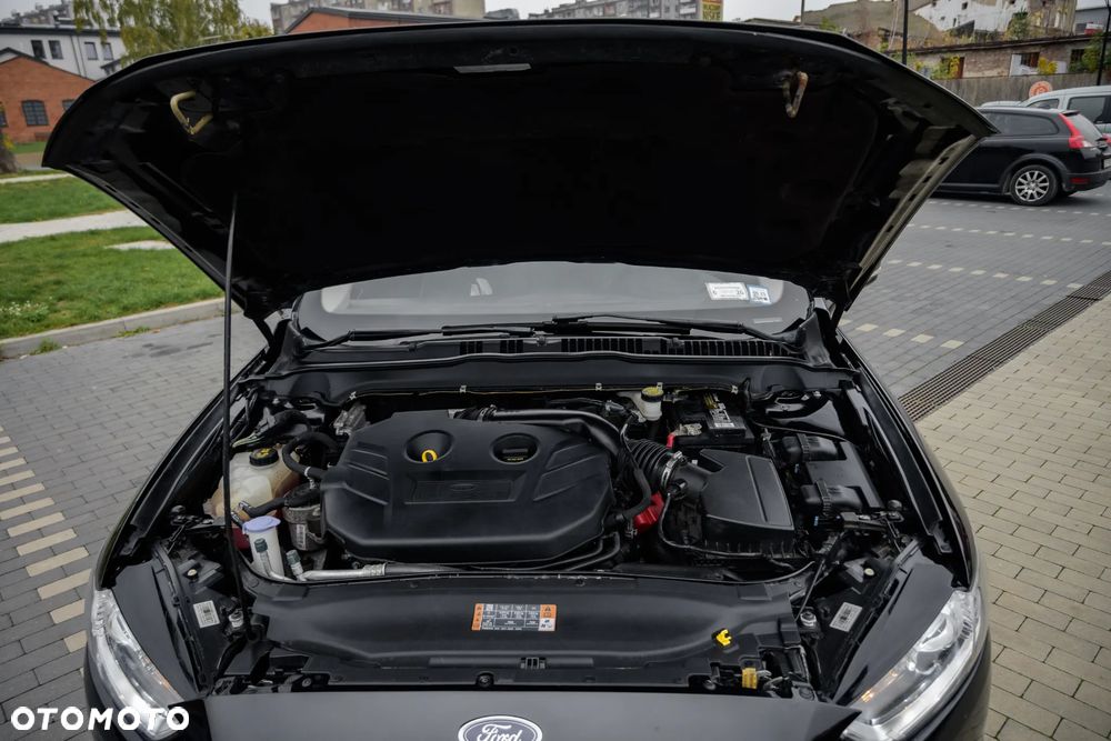 Ford Fusion - 32