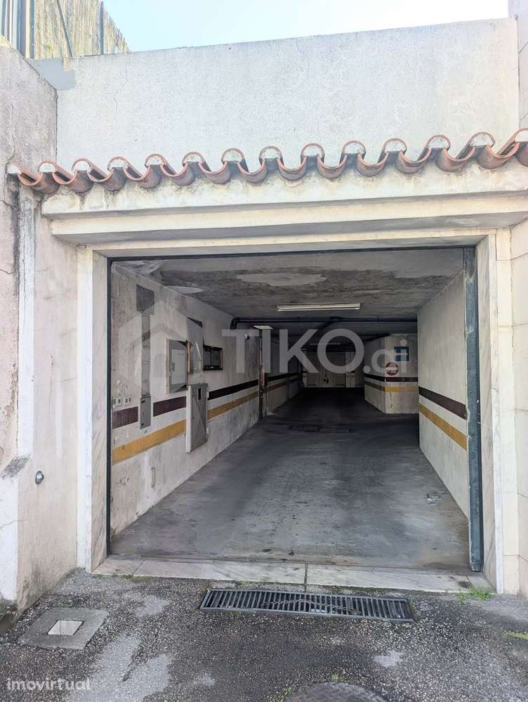 Garagem/Armazém 63 m² – Espaçosa, versátil e rara em Camarate - Grande imagem: 2/23