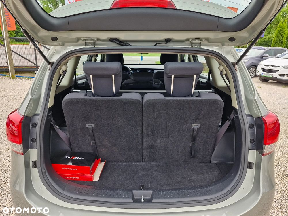 Kia Carens - 16