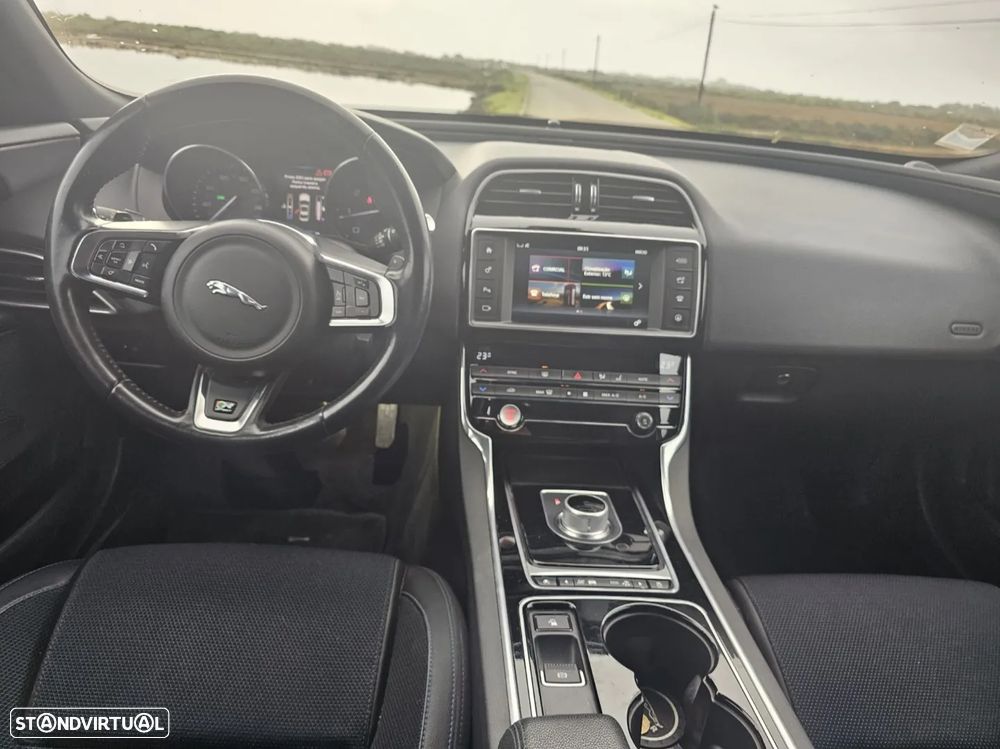 Jaguar XE 20d AWD Aut. R-Sport - 8