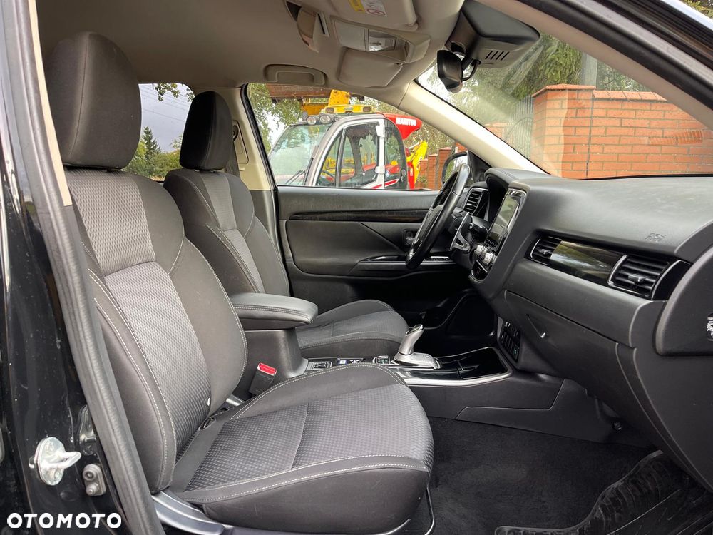 Mitsubishi Outlander 2.4 4WD Diamant+ - 25