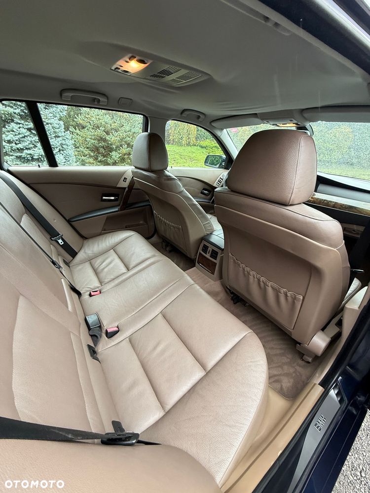BMW Seria 5 525d - 36