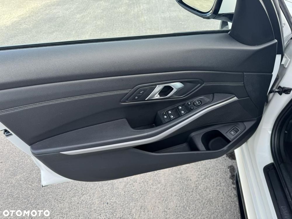 BMW Seria 3 320d xDrive M Sport Shadow - 8