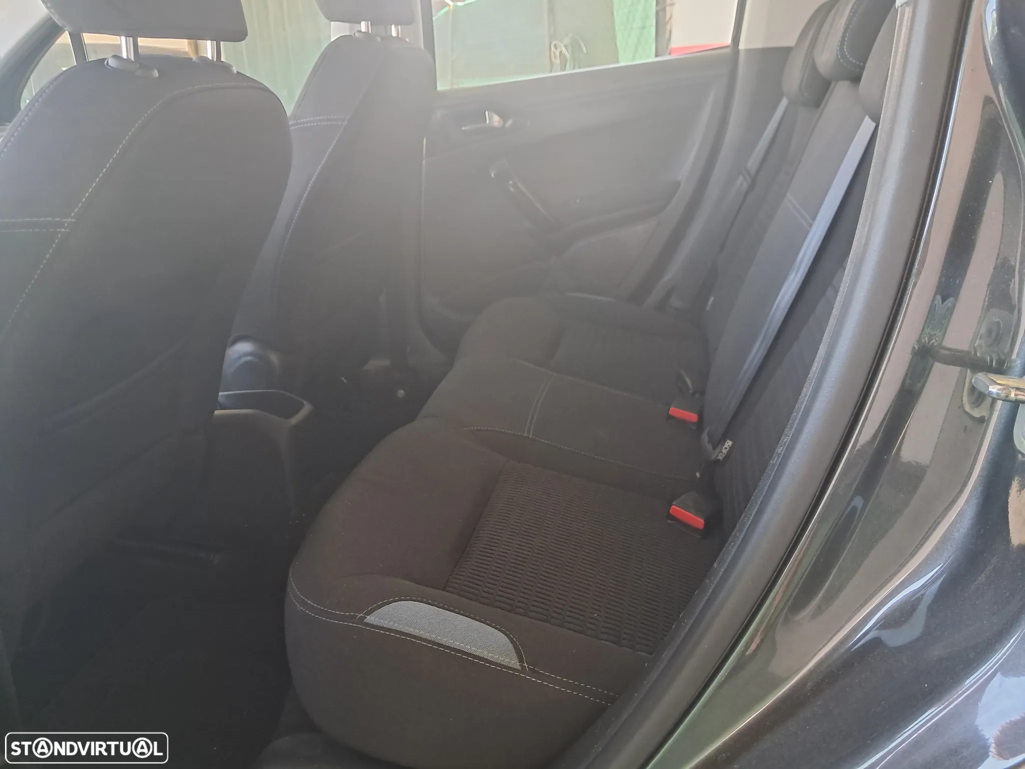 Peugeot 208 1.2 PureTech Allure - 12