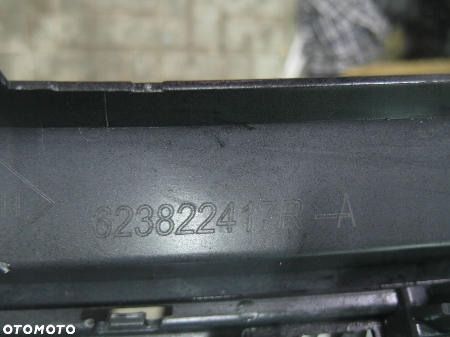 Renault Twingo III lift grill atrapa 623822417R - 7