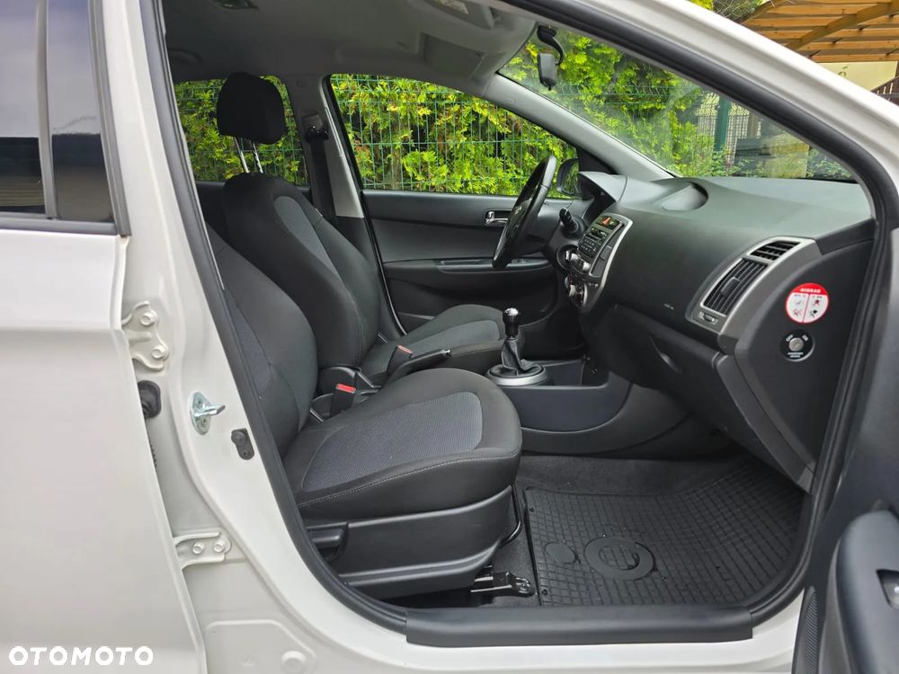 Hyundai i20 1.2 Fifa World Cup Edition - 30