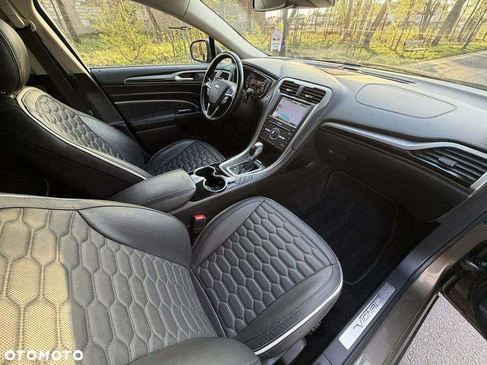 Ford Mondeo - 32
