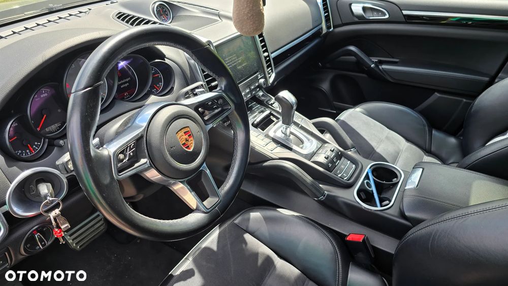 Porsche Cayenne S Platinum Edition - 12