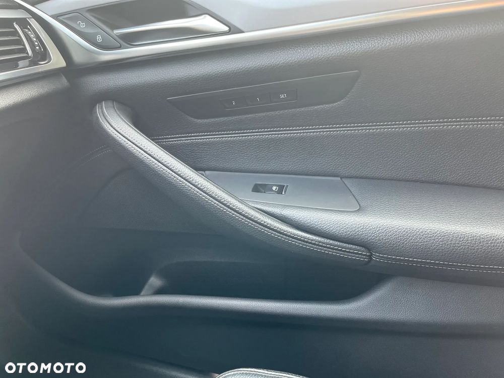 BMW Seria 5 530i Touring - 25