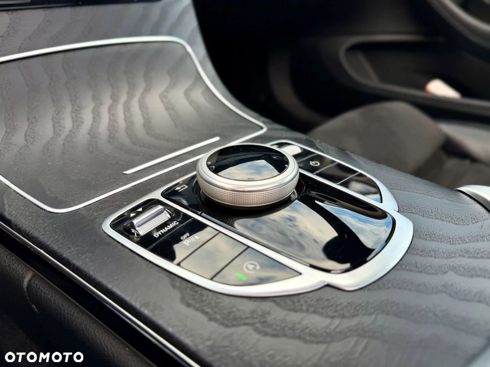 Mercedes-Benz Klasa C 300 9G-TRONIC - 24