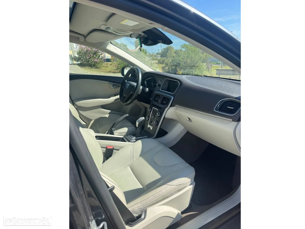 Volvo V40 1.6 D2 Summum - 14