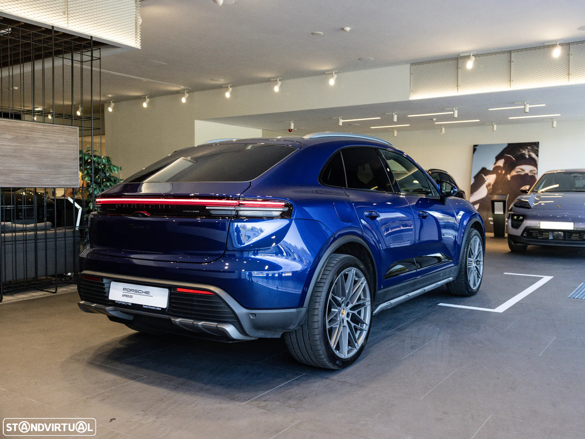Porsche Macan Electric 4 - 7
