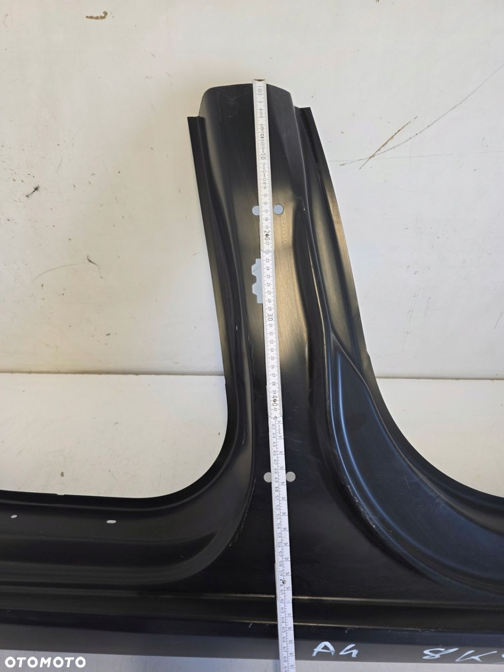 Próg prawy poszycie słupek AUDI A4 B8 8K9803088 08-16r - 6