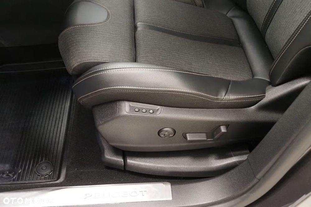 Peugeot 3008 BlueHDi 130 Stop & Start EAT8 Allure - 27