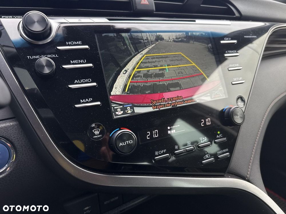 Toyota Camry - 17