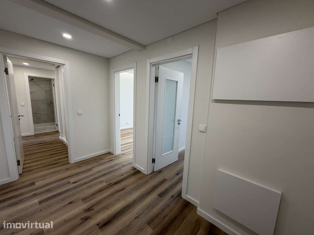 Excelente T2 totalmente remodelado junto ao Metro de Alfornelos - Grande imagem: 3/11