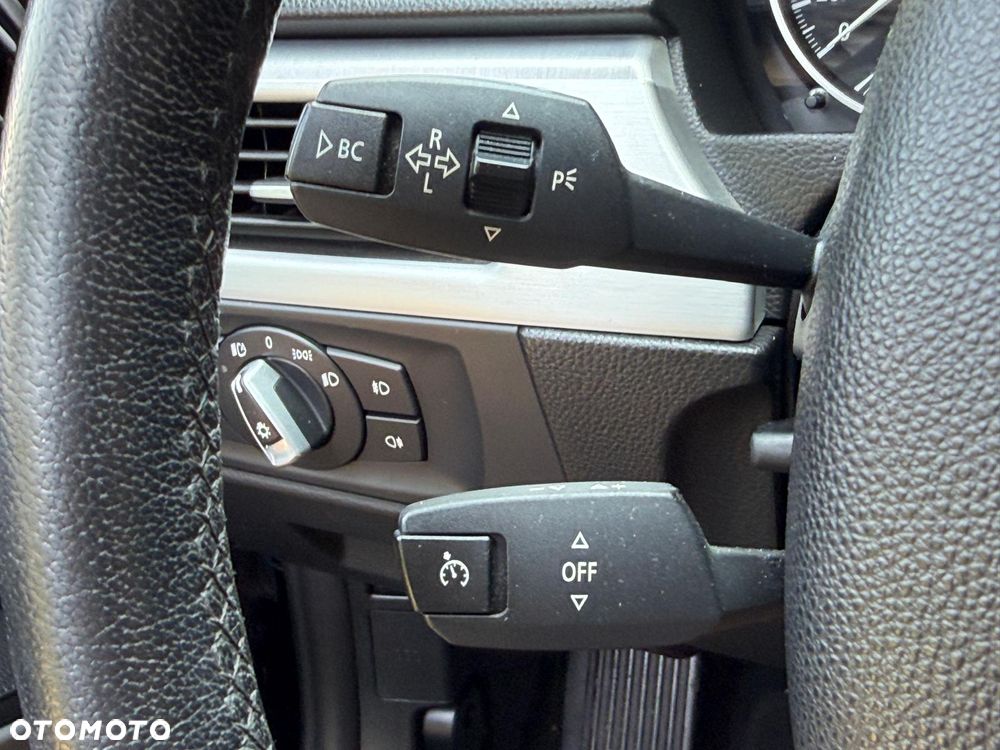 BMW Seria 3 318d DPF Edition Exclusive - 34