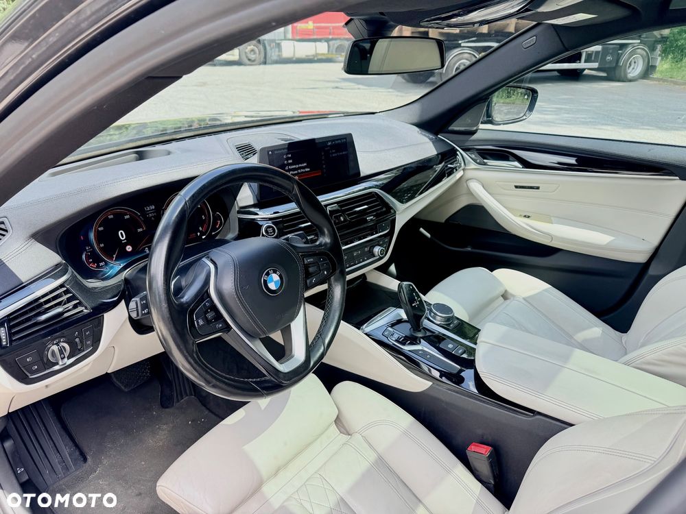 BMW Seria 5 520d xDrive Luxury Line sport - 25