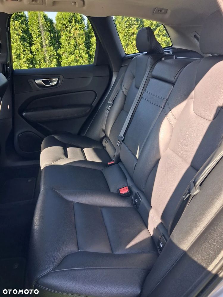 Volvo XC 60 B5 B AWD Momentum Pro - 8